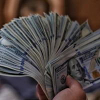 El dlar vuelve a su rcord de $1.515 y el mercado especula con qu nivel alcanzar el lunes
