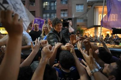 Javier Milei cerr su campaa en Crdoba: un trmite con discurso repetido, lejos de la multitud de 2023