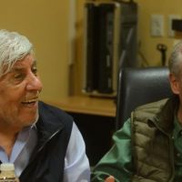 Tras el escrache, se levantan las comisiones internas de Camioneros para defender a Feucho Aparicio y por primera vez en dcadas se le plantan a Hugo Moyano