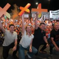 Orrego y los candidatos de Por San Juan cerraron la campaa en Rawson con una marea naranja y un anticipo para el 2027