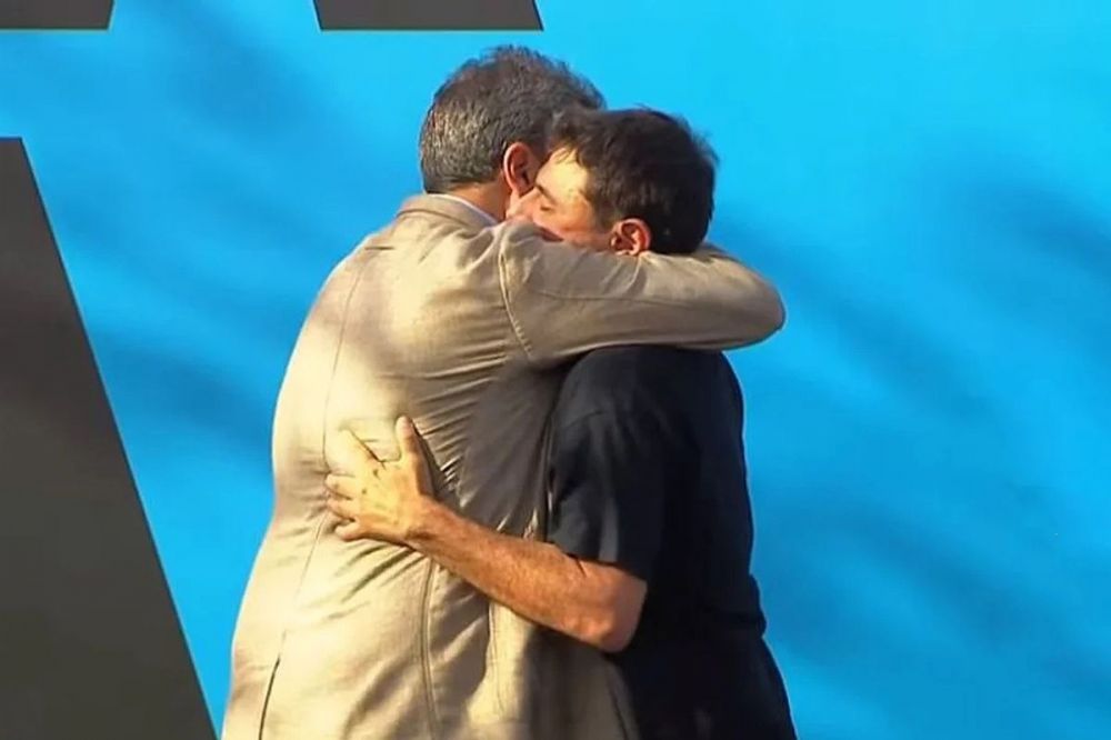 Sorpresivo gesto de Grabois: se abraz con Massa y dijo que lo ayud mucho en la campaa