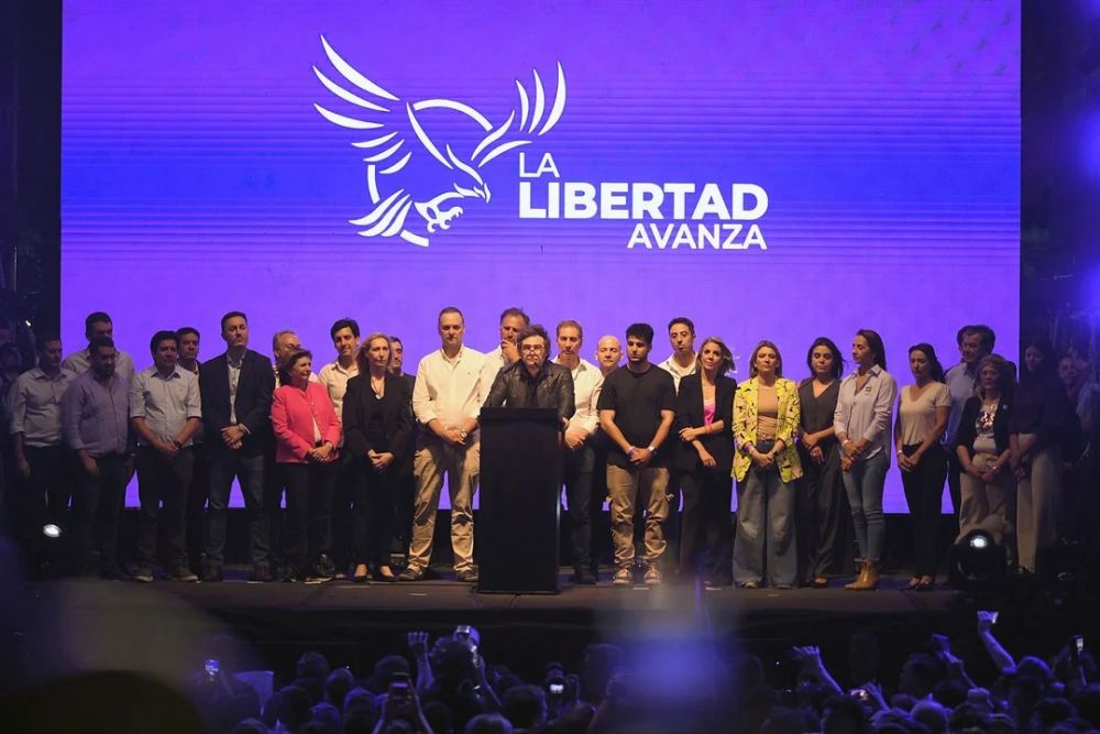 En el cierre de la campaña en Rosario, Milei prometió