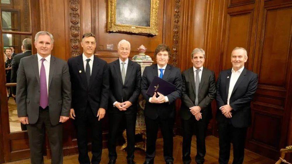 Javier Milei frente al CEO de J.P. Morgan: