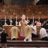 La misa en latn volvi a celebrarse en un altar relevante de la baslica de San Pedro