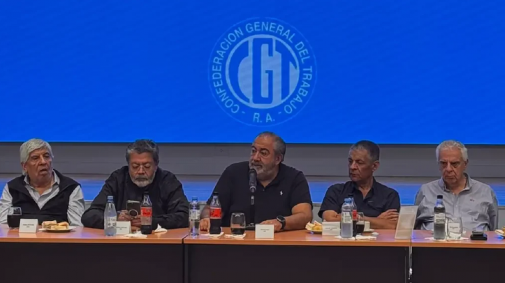 La CGT empieza el camino para reordenarse en el nuevo escenario, convoca a todos los sectores y hasta cierra filas con las organizaciones sociales