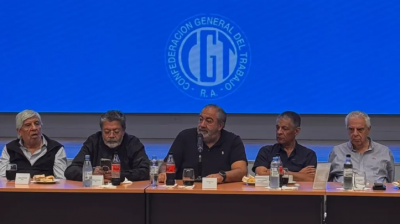 La CGT empieza el camino para reordenarse en el nuevo escenario, convoca a todos los sectores y hasta cierra filas con las organizaciones sociales