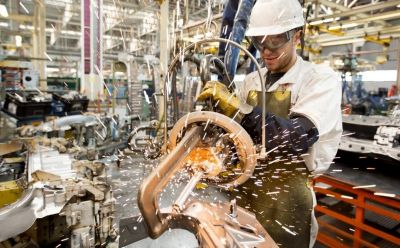 Con un indito aumento preelectoral a estatales, repunt el salario real registrado