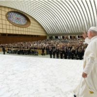 No dejen que sea el algoritmo el que escriba su historia, exclama el Papa ante los jvenes