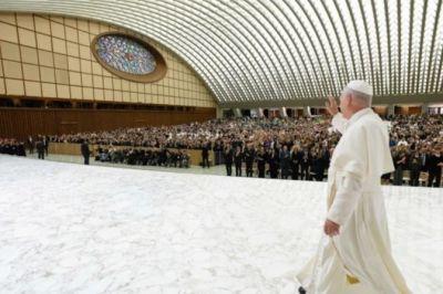 No dejen que sea el algoritmo el que escriba su historia, exclama el Papa ante los jvenes