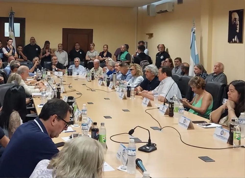 Grieta en la CGT, al pie de las urnas: negociar o endurecerse frente a la reforma laboral de Javier Milei