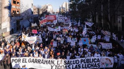 Trabajadores del Hospital Garrahan ocupan el edificio en reclamo salarial 
