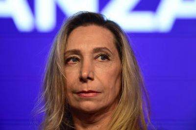 Una apertura controlada, con el sello de Karina