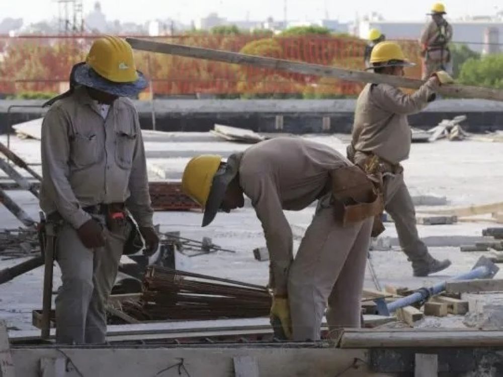 Reforma laboral: el Gobierno analiza un posible blanqueo de trabajadores a costo cero