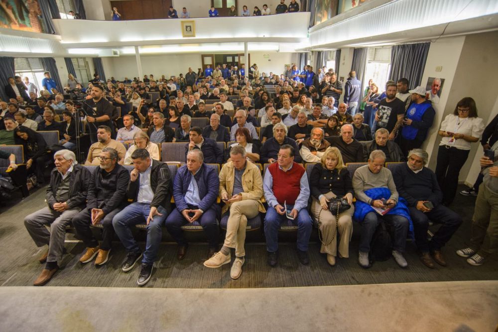 A 24 horas del Congreso que debe renovar la conduccin, nadie da por cerrada la composicin de la nueva CGT y no se descarta una posible fractura