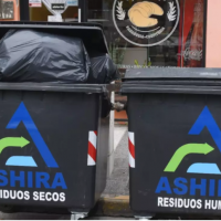 Los contenedores nuevos ya rebasan de basura