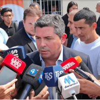 Orrego cumple y acelera: ms viviendas, anteojos y netbooks para San Juan