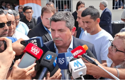 Orrego cumple y acelera: ms viviendas, anteojos y netbooks para San Juan