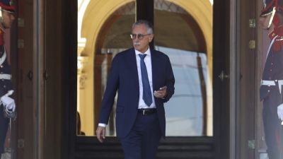 Echan a la mano derecha del ministro Lugones en un golpe a Macri