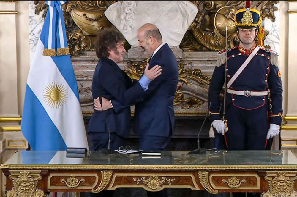 Se filtr el presunto proyecto de reforma laboral que discute el Consejo de Mayo y gener fuertes cruces y desmentidas