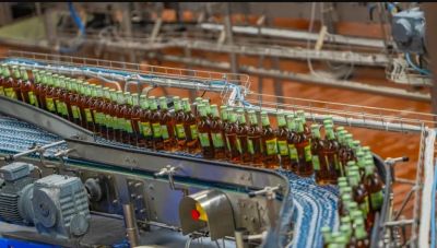 Embotelladora de Coca-Cola sube un 3,3 % sus ingresos hasta septiembre