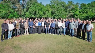 No alcanza con el peronismo: intendentes kicillofistas en busca de otro camino