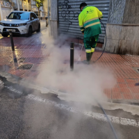 Urbaser redobla esfuerzos en la limpieza de orines en las calles