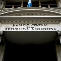 Milei dice que las bandas del dlar no se tocan, pero el mercado desconfa