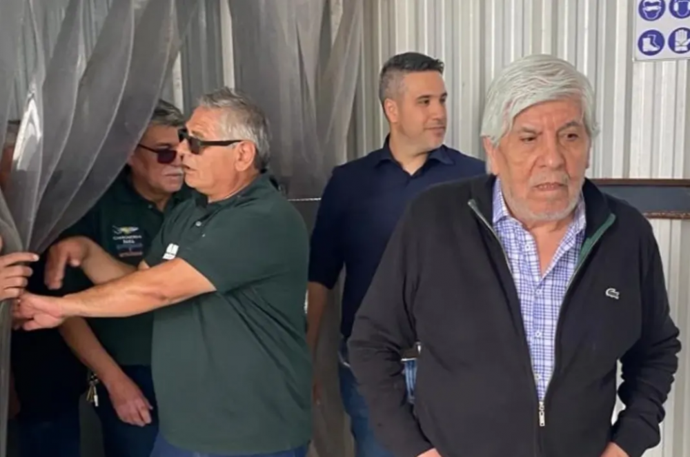 Una brutal pelea entre facciones de Camioneros expone el quiebre entre los Moyano y los problemas de Hugo para conducir el gremio