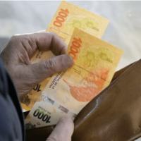 Consultoras advierten que los salarios siguen muy abajo del nivel que tenan antes de Milei