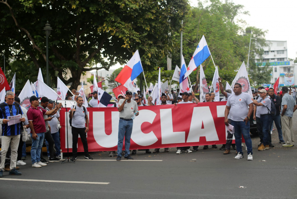 Panam: Fuclat marcha contra despidos ilegales en AB InBEV
