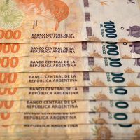 Endeudarse, quemar ahorros y vender pertenencias: las estrategias para llegar a fin de mes