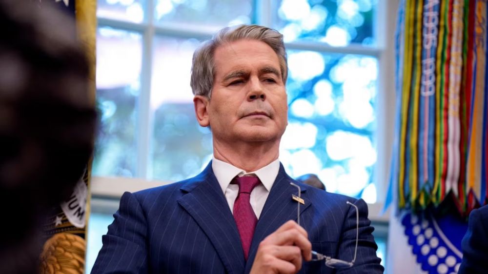 Ganancias de Bessent y silencio del gobierno