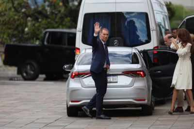 Santilli debut en la mesa poltica y el gabinete, aunque sus funciones siguen recortadas