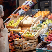 Por la destruccin planificada de los ingresos, una familia ya necesita casi 4 salarios mnimos para no ser pobre
