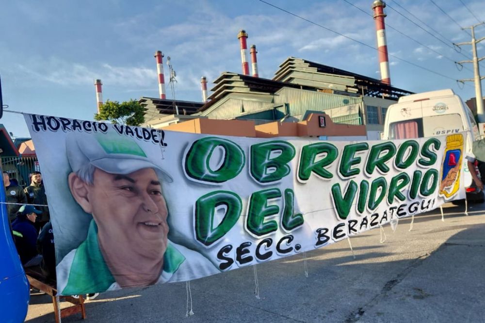 Vidrio: El gremio de Horacio Valdez encabeza una protesta sindical en Cattorini ante paritarias a la baja, persecusin, lockout patronal y despidos