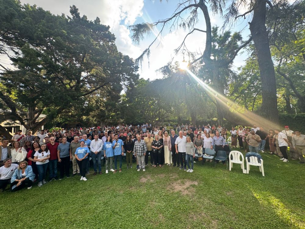 Decenas de familias se dieron cita en el encuentro de oracin Unidos por la Familia en San Isidro