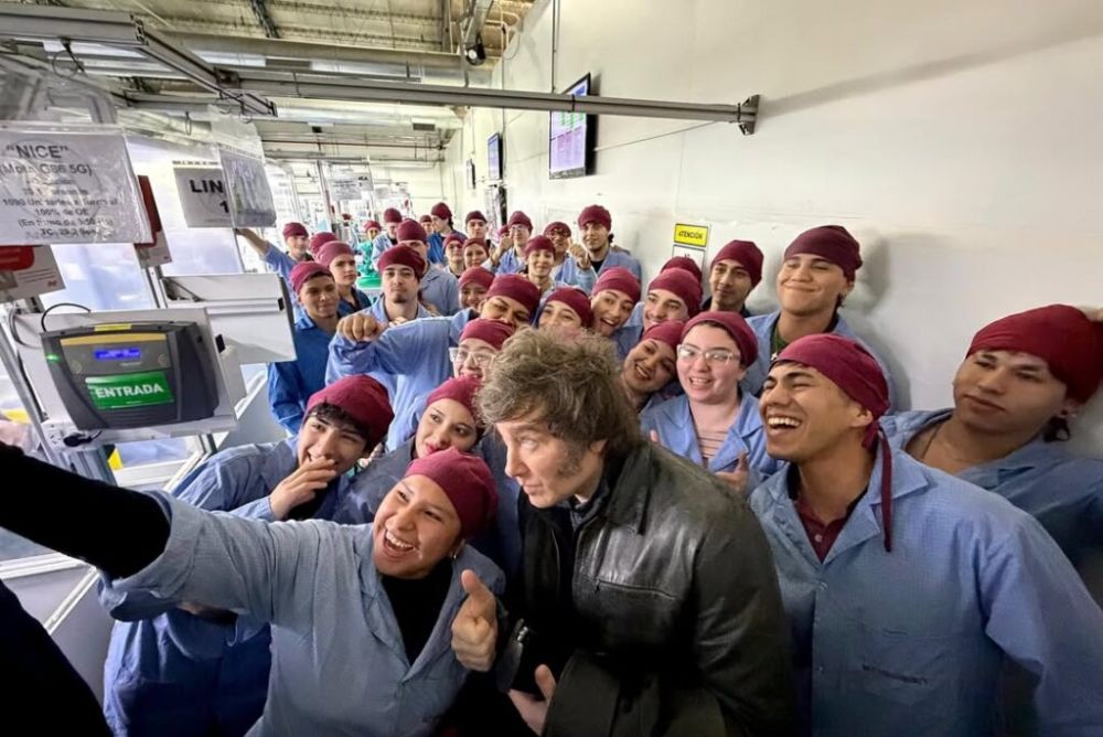 A un mes de la visita de Milei con selfie incluida, Newsan despidi otros 200 empleados: Muchos lo votaron