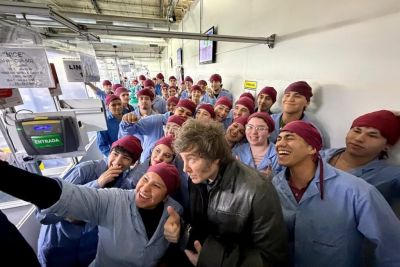 A un mes de la visita de Milei con selfie incluida, Newsan despidi otros 200 empleados: Muchos lo votaron