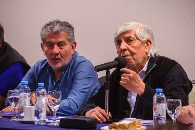 En medio de su propia guerra interna, Camioneros va al Congreso anual y ya empieza el debate por el tradicional bono de fin de ao