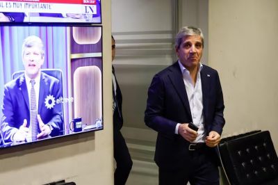 Luis Caputo se sum a la mesa poltica para definir la estrategia parlamentaria de cara al presupuesto y las reformas