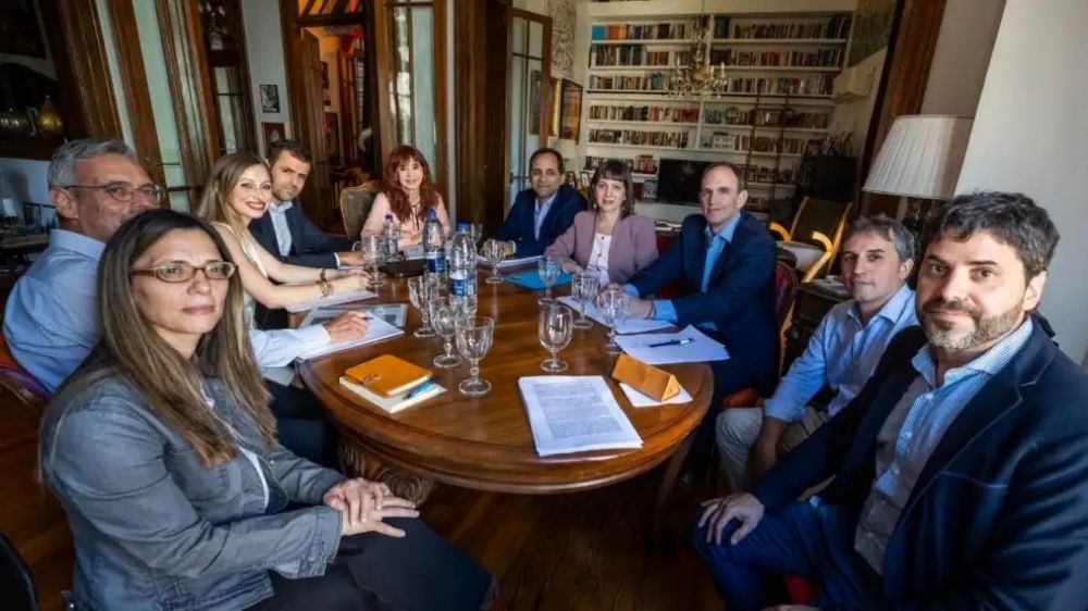 Los nueve economistas que visitaron a Cristina Kirchner en San Jos 1111: quines son