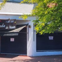 Histrico bar de Mar del Plata cerr sorpresivamente por reformas: Los trabajadores se enteraron por un cartel y no pueden acceder a sus pertenencias