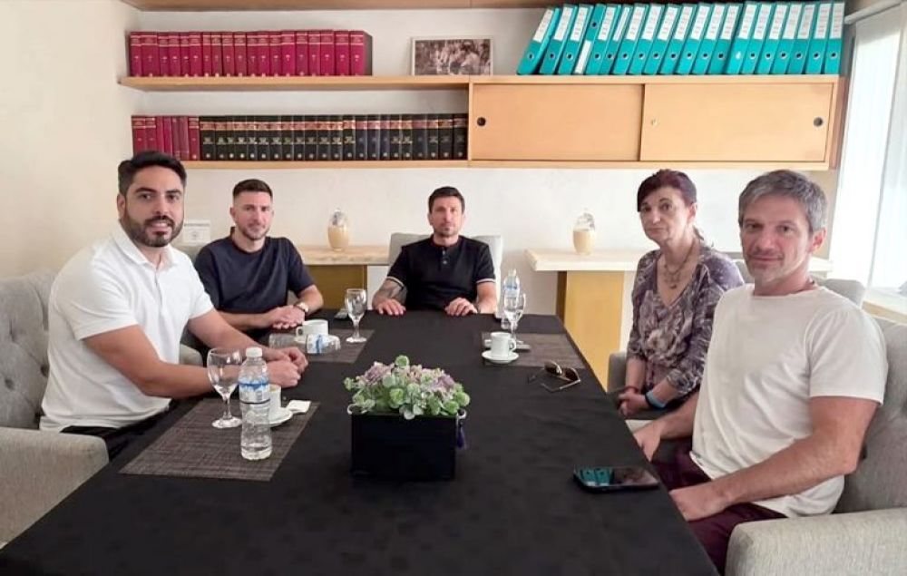 Fortalecer la industria aeronutica Argentina: Aeronavegantes se reunin la y el diputado electo Kelly Olmos y Hugo Moyano (h)