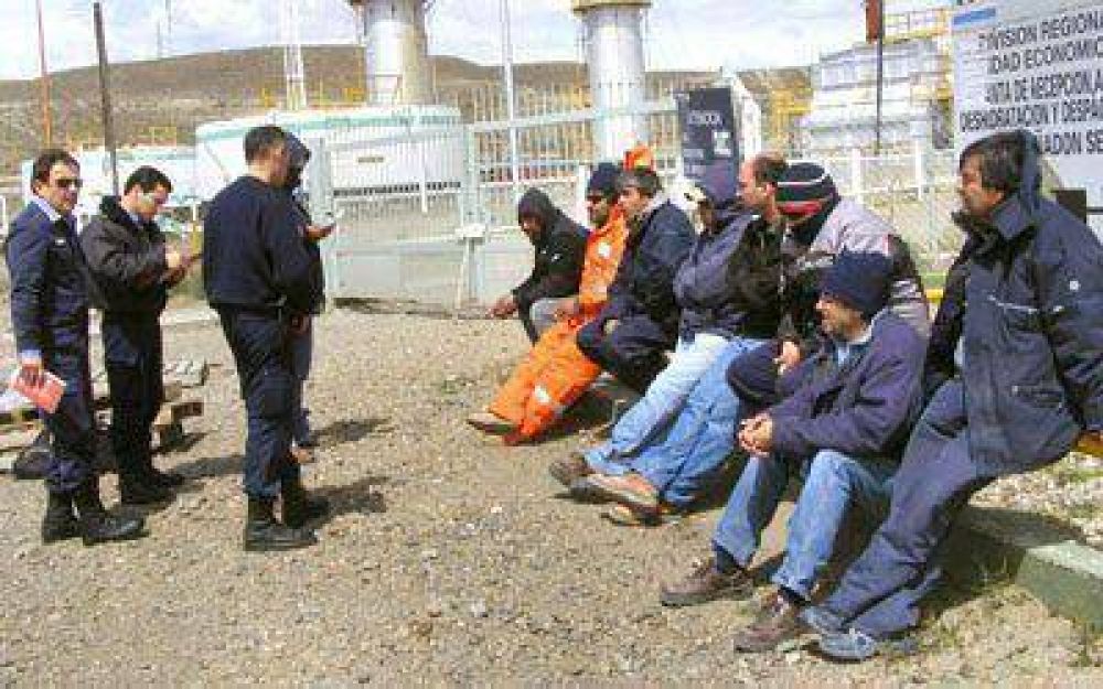 Polic�as de Ca�ad�n Seco dispararon balas de goma contra ocupantes de camioneta