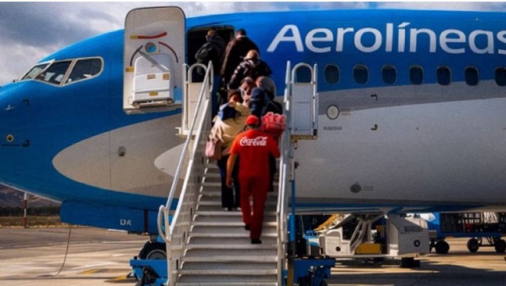 Aerolneas Argentinas y Coca Cola reanudaron su alianza comercial en todos los vuelos
