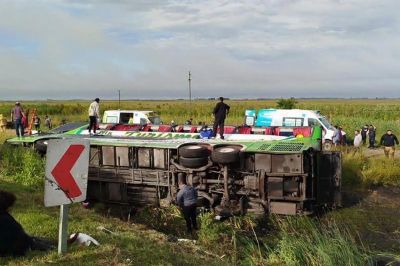 Volc un micro que iba a un congreso a Mar del Plata: dos muertos y ms de 40 heridos