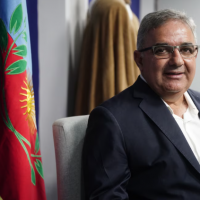 El gobernador Jalil tiene un pie afuera del bloque de Fuerza Patria y complica al peronismo en Diputados