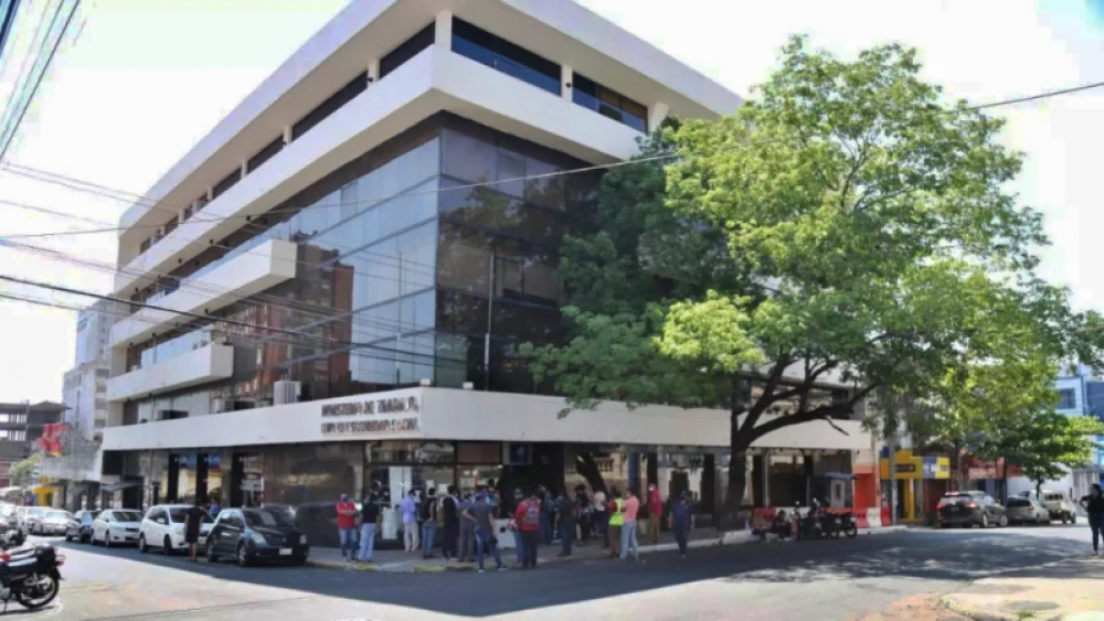 Paraguay: Empresas no pueden descontar a trabajadores por uniformes, herramientas ni capacitaciones