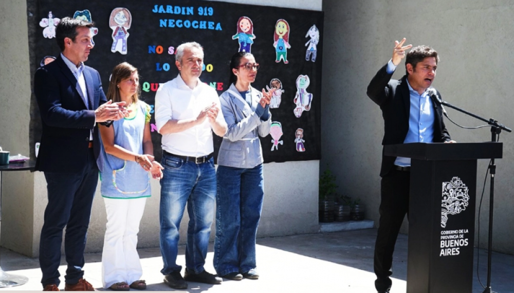 Kicillof visit Necochea y reconoci al intendente: Fue l quien resolvi terminar la obra que par Milei