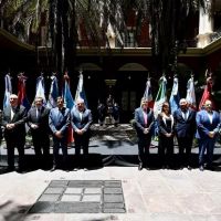 Gobernadores peronistas no alineados con Cristina Kirchner evalan unirse en Diputados para negociar con Milei una agenda federal